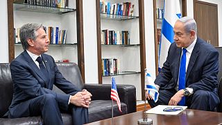Il primo ministro di Israele, Benjamin Netanyahu, a colloquio con il segretario di Stato americano, Antony Blinken, a Tel Aviv (9 gennaio 2024)