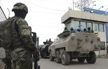 قوات الأمن الإكوادوري في الشوارع عقب فرار زعيم العصابة