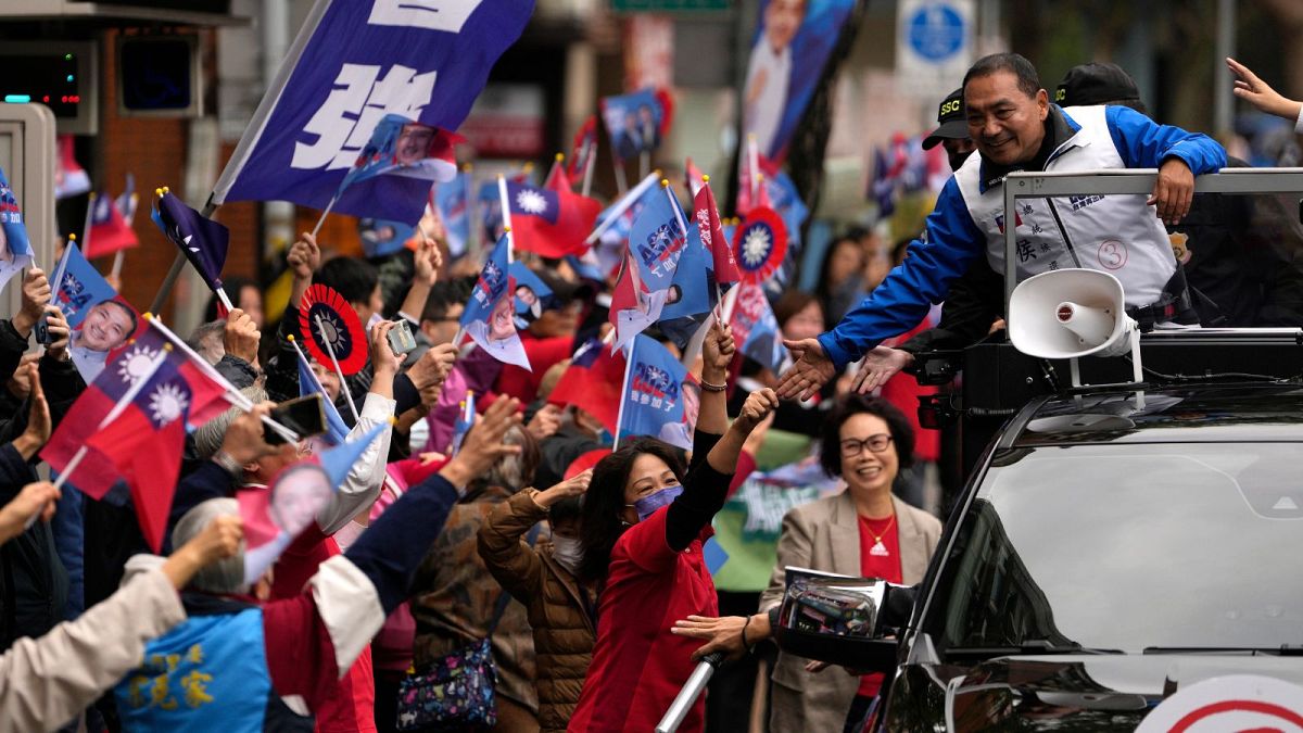 استقبال مردم از نامزد ملی‌گرای انتخابات در تایوان به تاریخ نهم ژانویه ۲۰۲۴