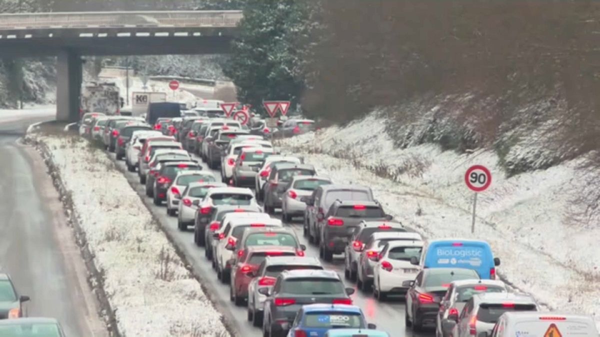 Hacía frío: nieve y condiciones resbaladizas en Francia, Dinamarca y la República Checa