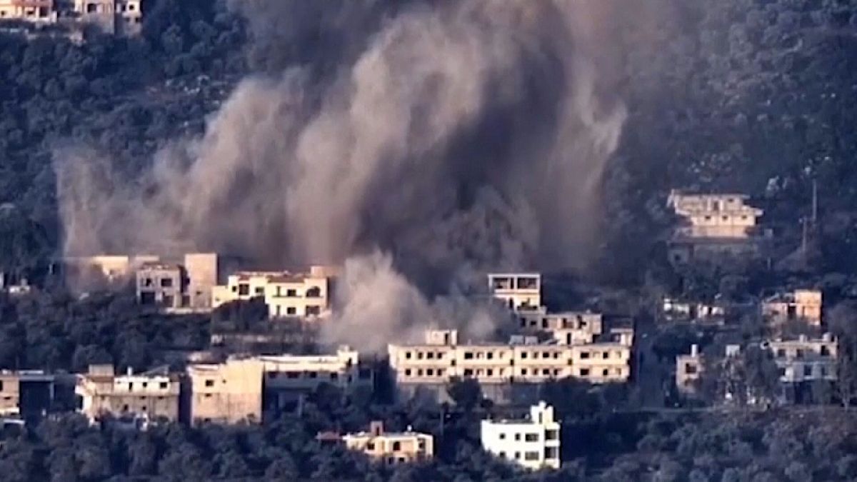 لقطة من فيديو نشره الجيش الإسرائيلي الذي أعلن أنه ضرب البنية التحتية لحزب الله في جنوب لبنان.