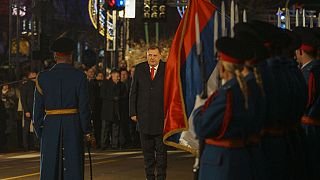 Le leader politique serbe de Bosnie Milorad Dodik, au centre, à Banja Luka, le 9 janvier 2024.
