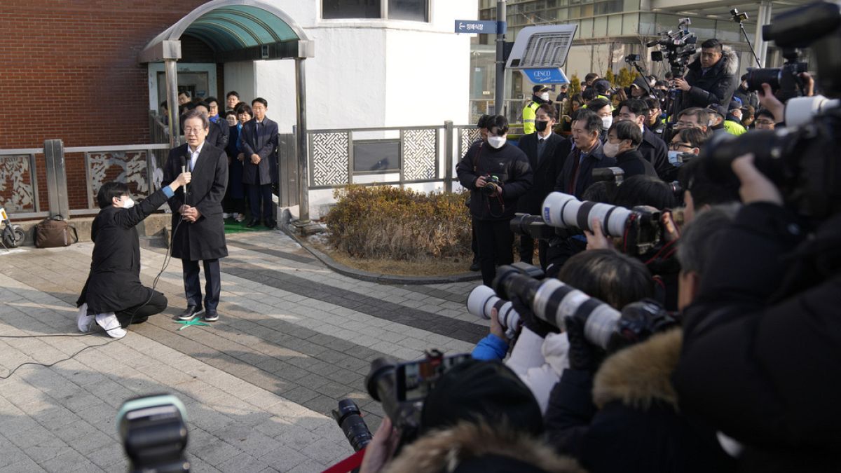 Güney Kore ana muhalefet lideri Lee Jae-myung, taburcu edildi.