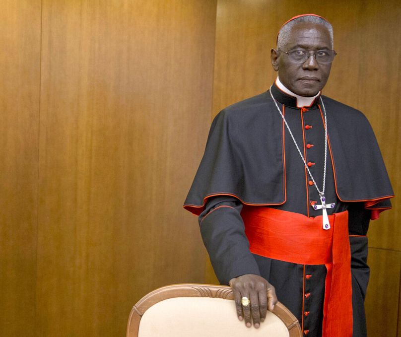 El cardenal Robert Sarah, jefe jubilado de la oficina de liturgia del Vaticano, denunció la declaración conocida como Fiducia Supplicans, calificándola de obra del diablo
