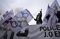 Francia rendőrök demonstrálnak a méltányos munkaterhekért az olimpia alatt Párizsban január 10-én
