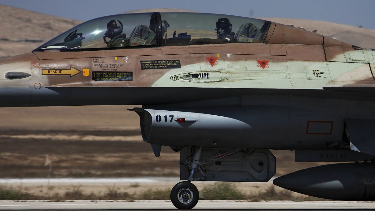 طائرة حربية إسرائيلية من طراز F-16a 