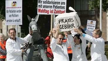 مظاهرة لأطباء في ألمانيا احتجاجا على سوء ظروف ممارسة المهنة