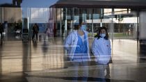 Ношение масок в медцентрах и больницах Испании вновь стало обязательным