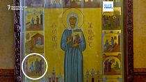 La figura de Stalin al lado de la Virgen María en el icono vandallizado