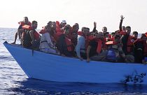 Μετανάστες διασώζονται από σκάφος της ομάδας διάσωσης των Γιατρών Χωρίς Σύνορα, αφού εγκατέλειψαν τη Λιβύη προσπαθώντας να φτάσουν σε ευρωπαϊκό έδαφος, στη Μεσόγειο Θάλασσα, Παρασκευή 6 Οκτωβρίου 2023\. 