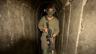 عنصر من الجيش الإسرائيلي في أحد الأنفاق في غزة