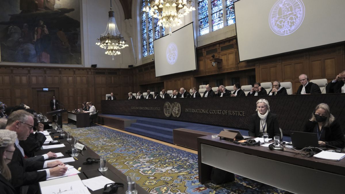 Yargıçlar ve taraflar Hollanda'nın Lahey kentindeki Uluslararası Adalet Divanı'nda duruşmaların açılışında. 11 Ocak 2024