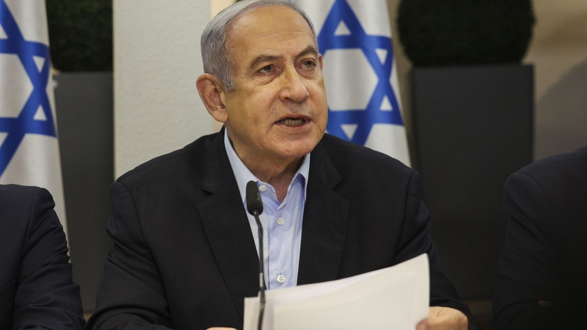 Le Premier ministre israélien Benjamin Netanyahu lors de la réunion hebdomadaire du cabinet au ministère de la Défense à Tel Aviv, Israël, le 7 janvier 2024