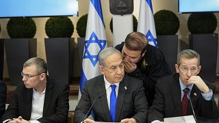 رئيس الوزراء الإسرائيلي بنيامين نتنياهو يترأس اجتماعا لمجلس الوزراء في قاعدة كيريا العسكرية، في تل أبيب.