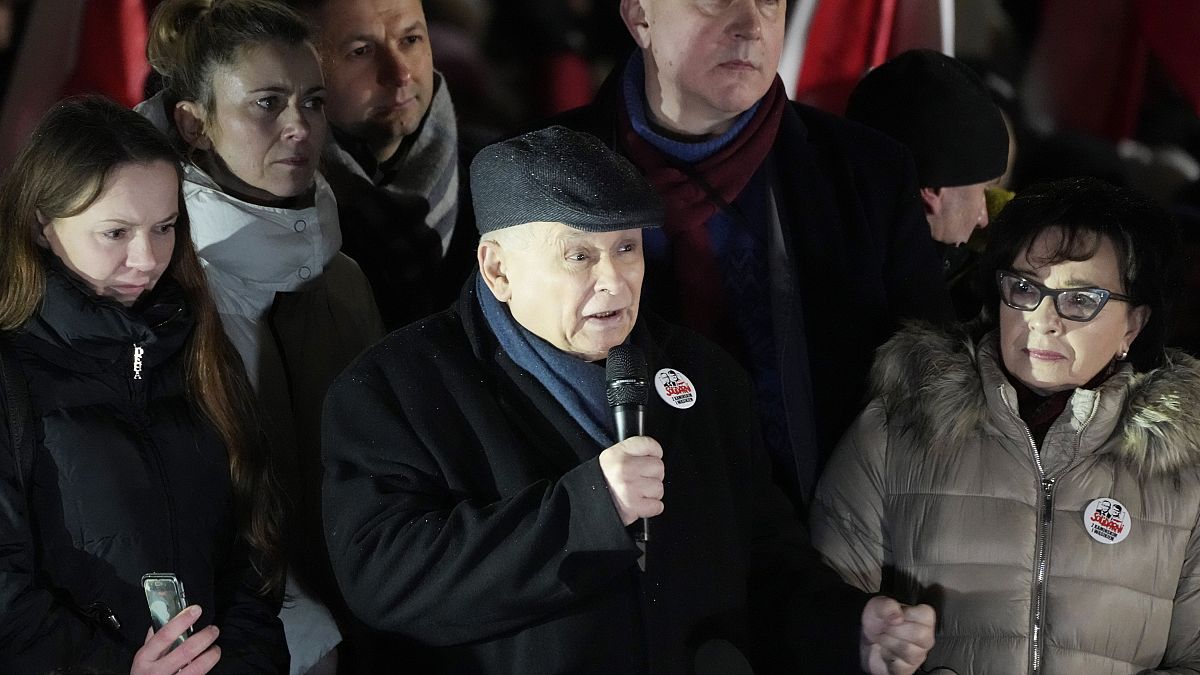 Jaroslaw Kaczinksy a Tusk-kormány elleni tüntetésen