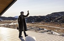 Winken zum Abschied: Dänemarks Königin Margrethe besucht das neue Icefjord Center in Ilulissat an der Westküste Grönlands im Jahr 2021