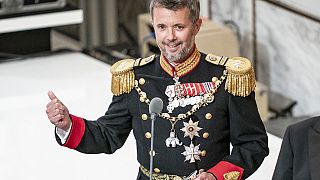  El príncipe Federico pronuncia un discurso ante la reina Margarita II en 2022.