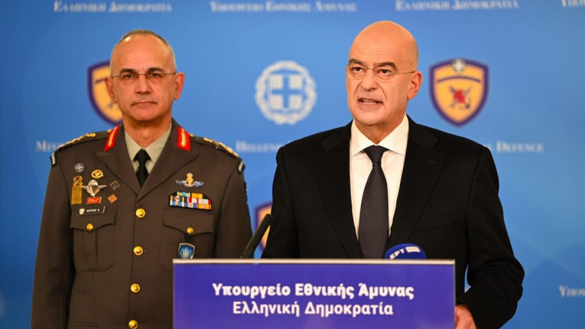 Ο υπουργός Εθνικής Άμυνας, Νίκος Δένδιας και ο νέος αρχηγός ΓΕΕΘΑ, Δημήτρης Χούπης 