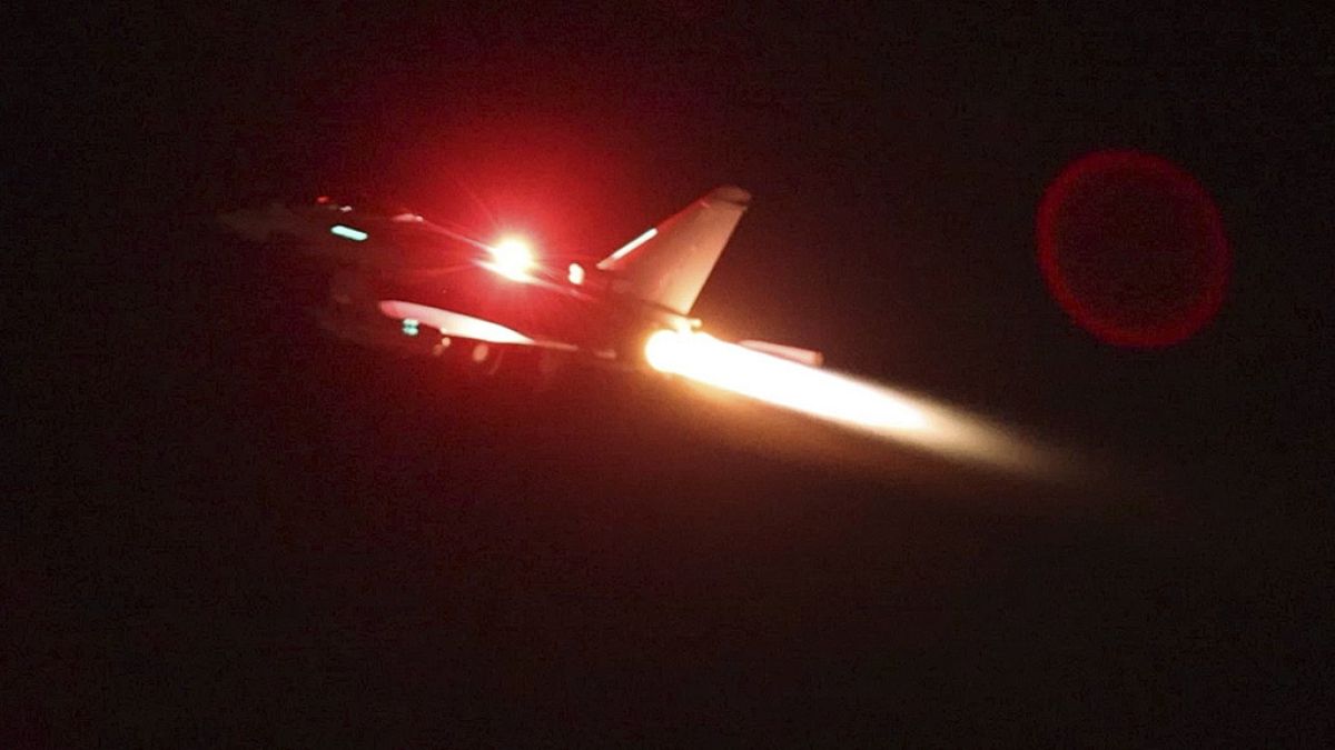 Kıbrıs'tan kalkan İngiliz savaş uçakları Yemen'deki hedeflere saldırı düzenledi