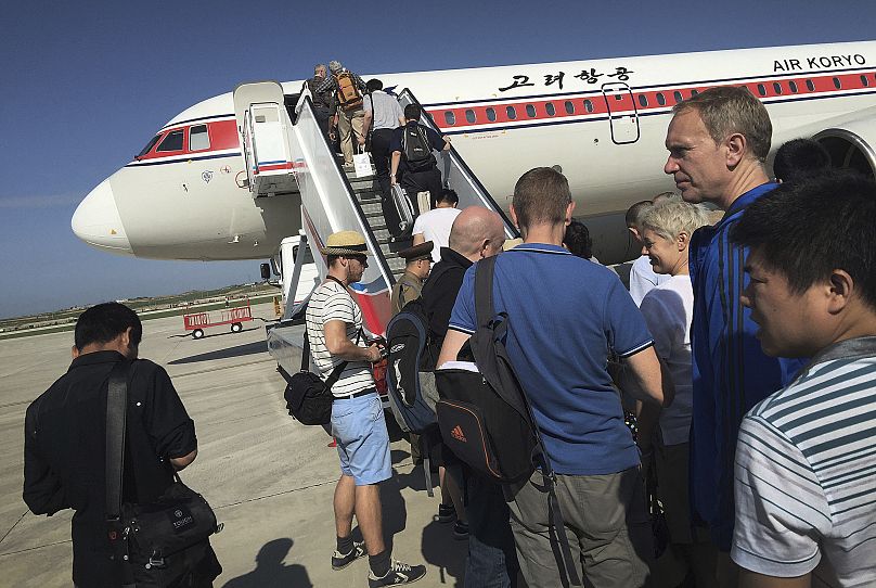 Külföldi utazók 2015-ben Phenjan repterén