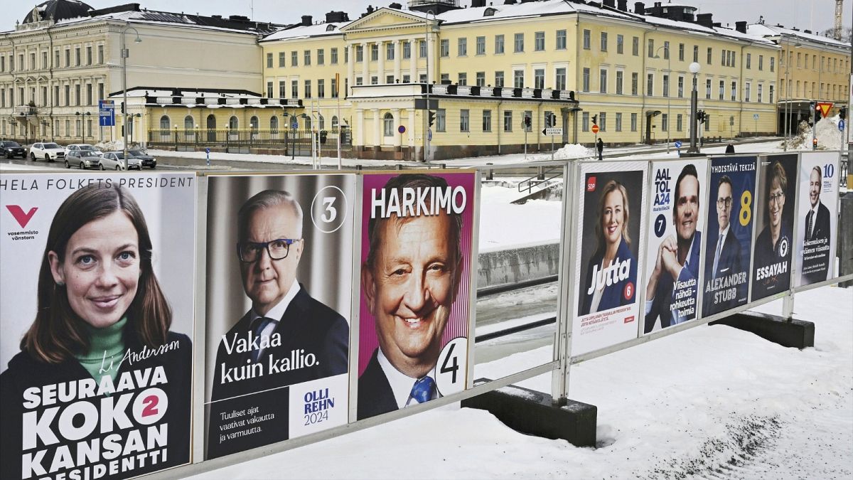 DOSSIER : Une vue des affiches de campagne des candidats à la présidence finlandaise à Helsinki, Finlande, mercredi 10 janvier 2024.
