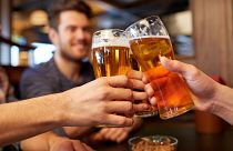 In diversi Paesi dell'UE, il consumo di alcol è aumentato di un litro a persona in un periodo di 10 anni.