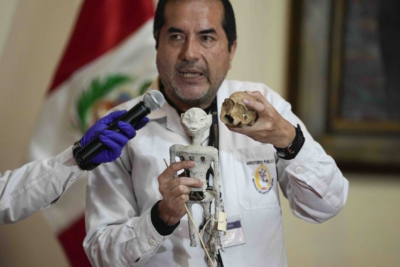 Adli Tıp Bilimleri Enstitüsü’nden arkeolog Flavio Estrada, bulguları basınla paylaştı