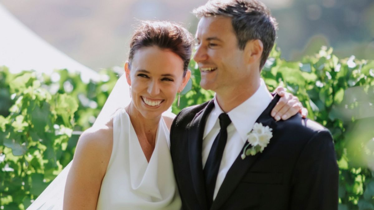 Eski Yeni Zelanda Başbakanı Jacinda Ardern, uzun süredir birlikte olduğu Clarke Gayford'la evlendi