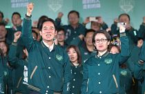 آقای لای،‌رئیس جمهور منتخی تایوان در کنار معاون اول منتخب در تاریخ ۱۳ ژانویه ۲۰۲۴