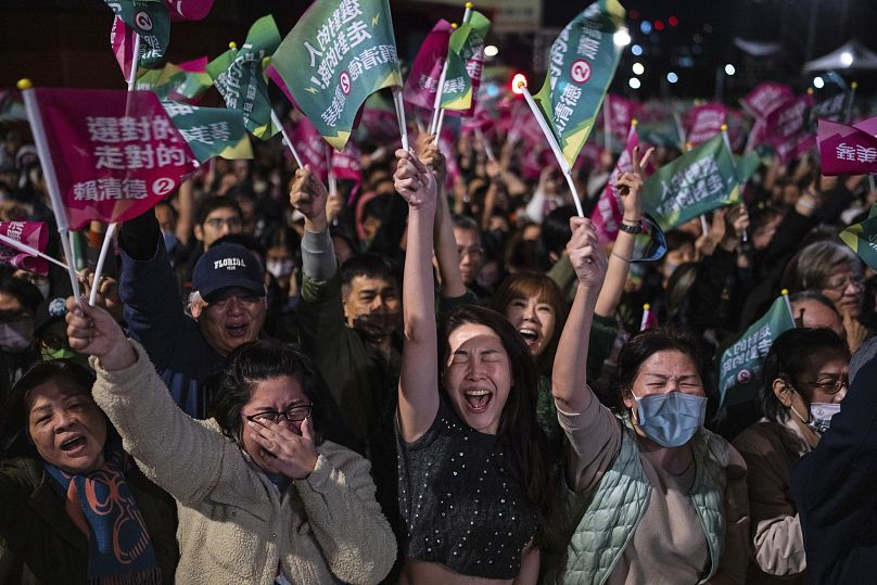 خوشحالی رای دهندگان تایوانی از پیروزی نامزد دلخواه خود در تایوان به تاریخ ۱۳ ژانویه ۲۰۲۴