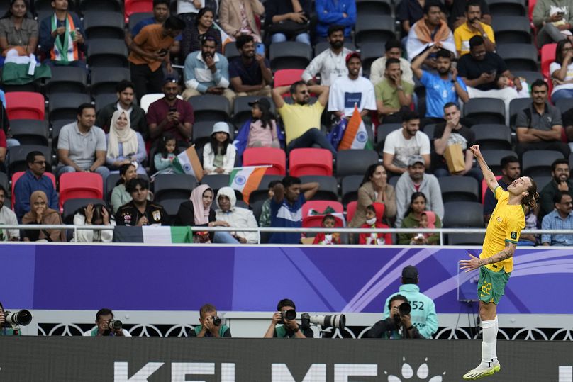 شادی پس از گل بازیکن استرالیا در برابر چشمان تماشاچیان هندی