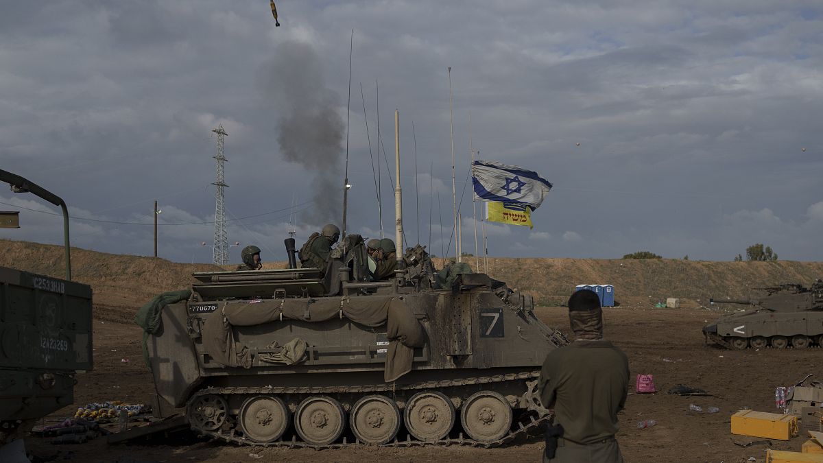Izraeli harckocsi a Gázai övezet határánál