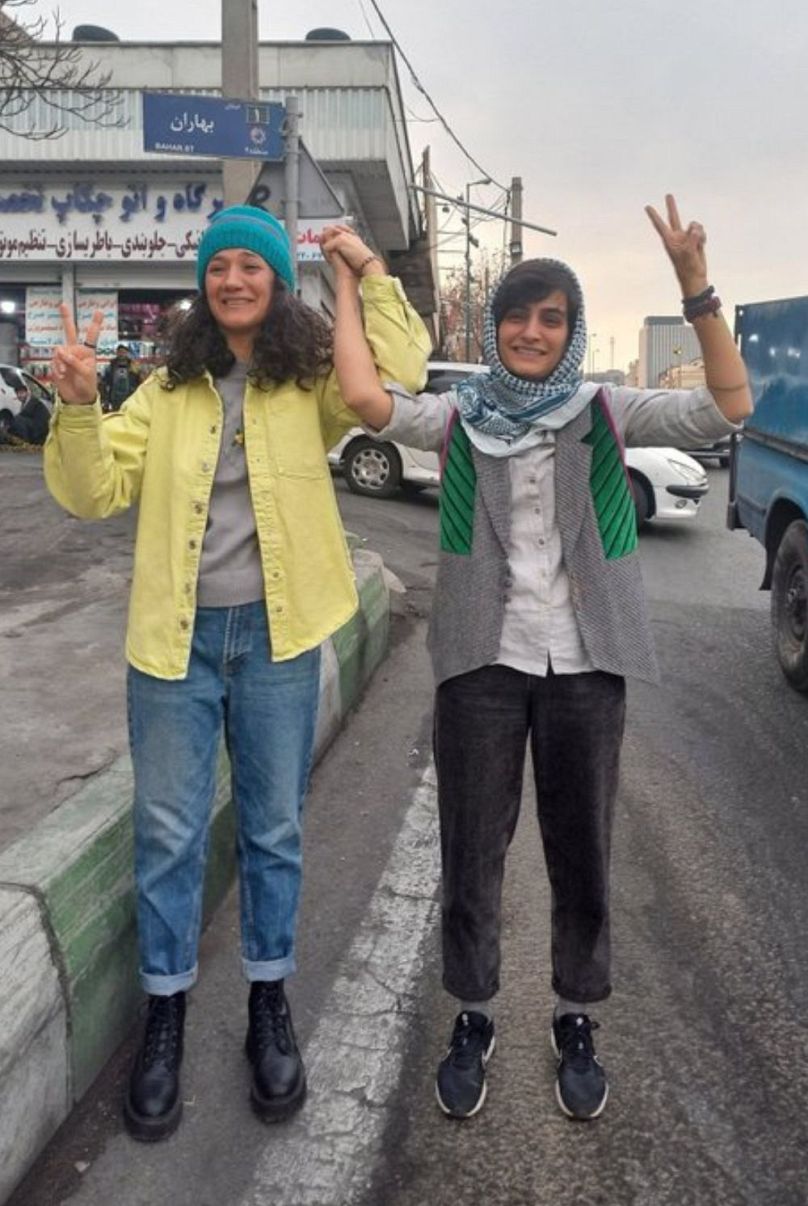الهه محمدی و نیلوفر حامدی پس از آزادی از زندان