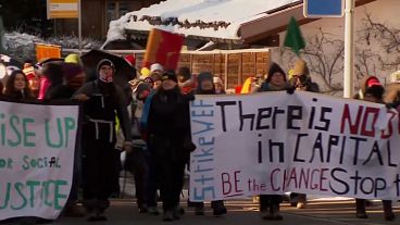 Manifestanti per il clima in marcia contro il World economic forum 