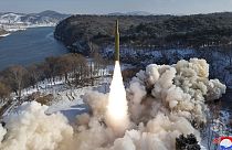 Kuzey Kore, katı yakıtlı hipersonik füze denediğini duyurdu