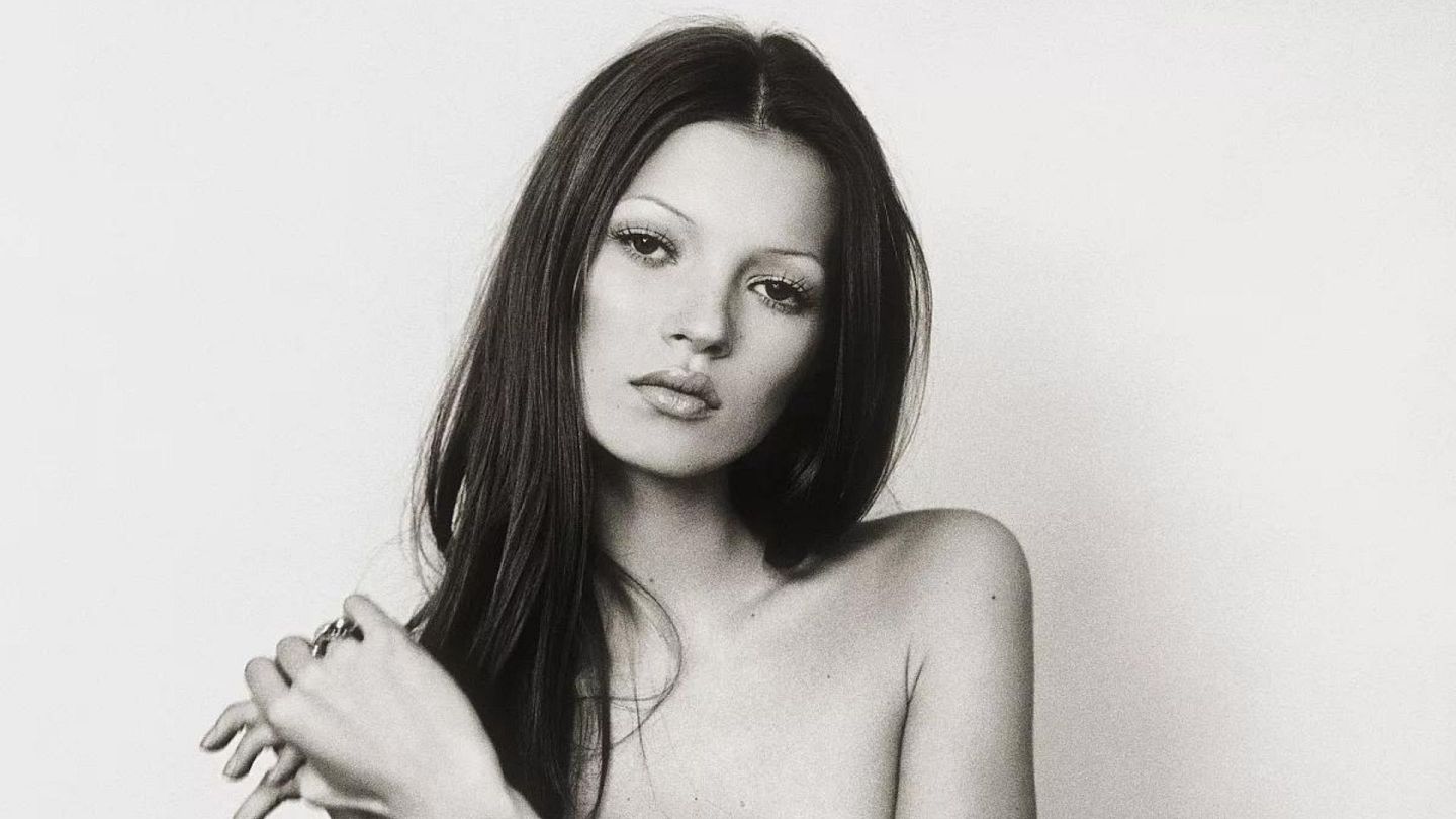 Kate Moss turns 50: A look back in pictures through the life of the iconic  supermodel | Euronews