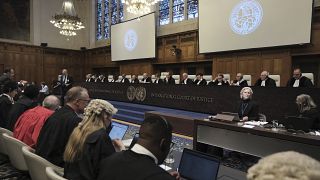 مجموعة من القضاة خلال جلسة استماع في محكمة العدل الدولية في لاهاي، هولندا