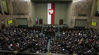 Депутаты оппозиционной партии "Право и справедливость" сорвали парламентские дебаты