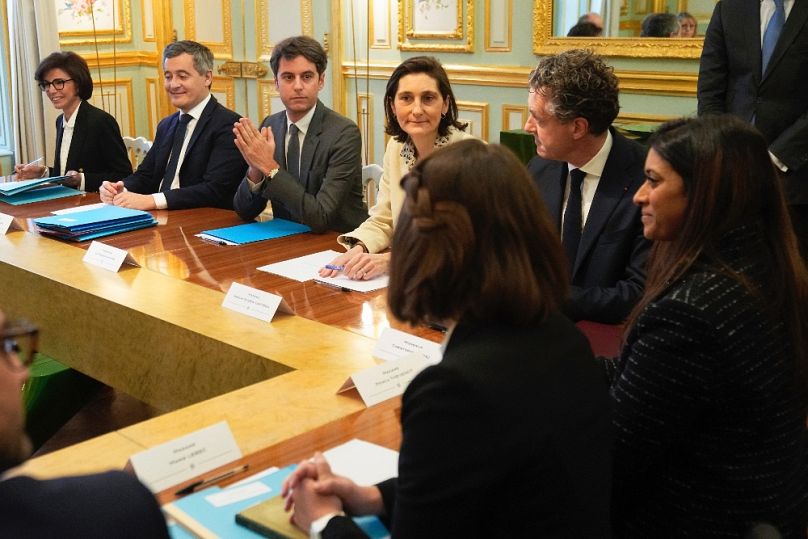 Gabriel Attal új kormánya, tőle balra Amélie Oudéa-Castéra oktatási miniszter