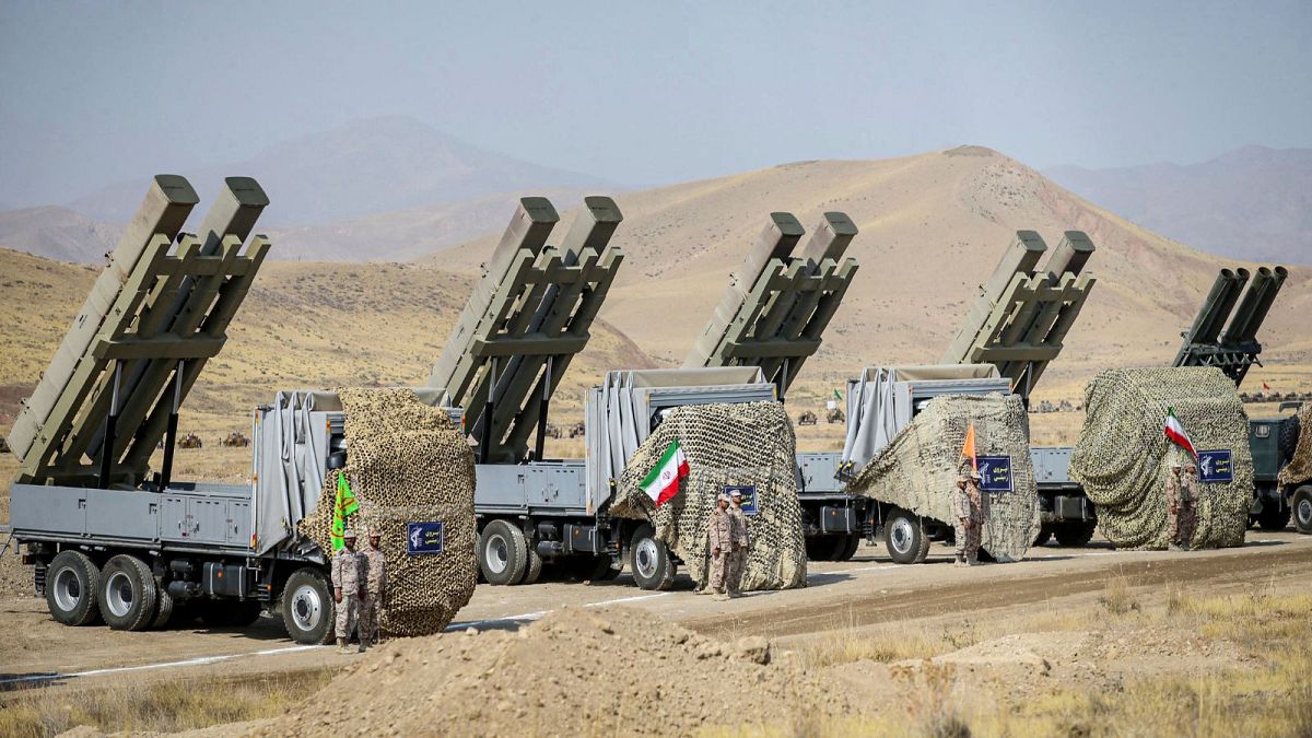 نمونه‌هایی از سامانه موشکی ایران در جریان یک رزمایش در شمال این کشور به تاریخ ۱۷ اکتبر ۲۰۲۲