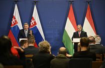 El primer ministro de Eslovaquia, Robert Fico, durante una conferencia de prensa con el primer ministro de Hungría, Viktor Orbán, en Budapest, el martes 16 de enero.