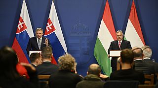 El primer ministro de Eslovaquia, Robert Fico, durante una conferencia de prensa con el primer ministro de Hungría, Viktor Orbán, en Budapest, el martes 16 de enero.