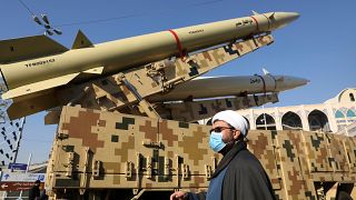 الجيش الثوري الإيراني يستعرض الصواريخ محلية الصنع