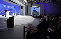 Discurso de Zelenskyy em Davos foi aplaudido de pé 