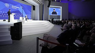 Discurso de Zelenskyy em Davos foi aplaudido de pé 