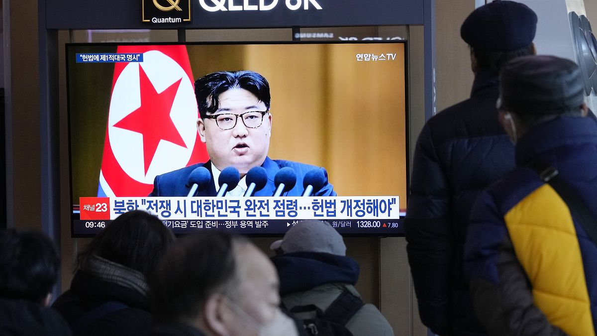 Kim Dzsongun az észak-koreai parlament ülésén szólalt fel