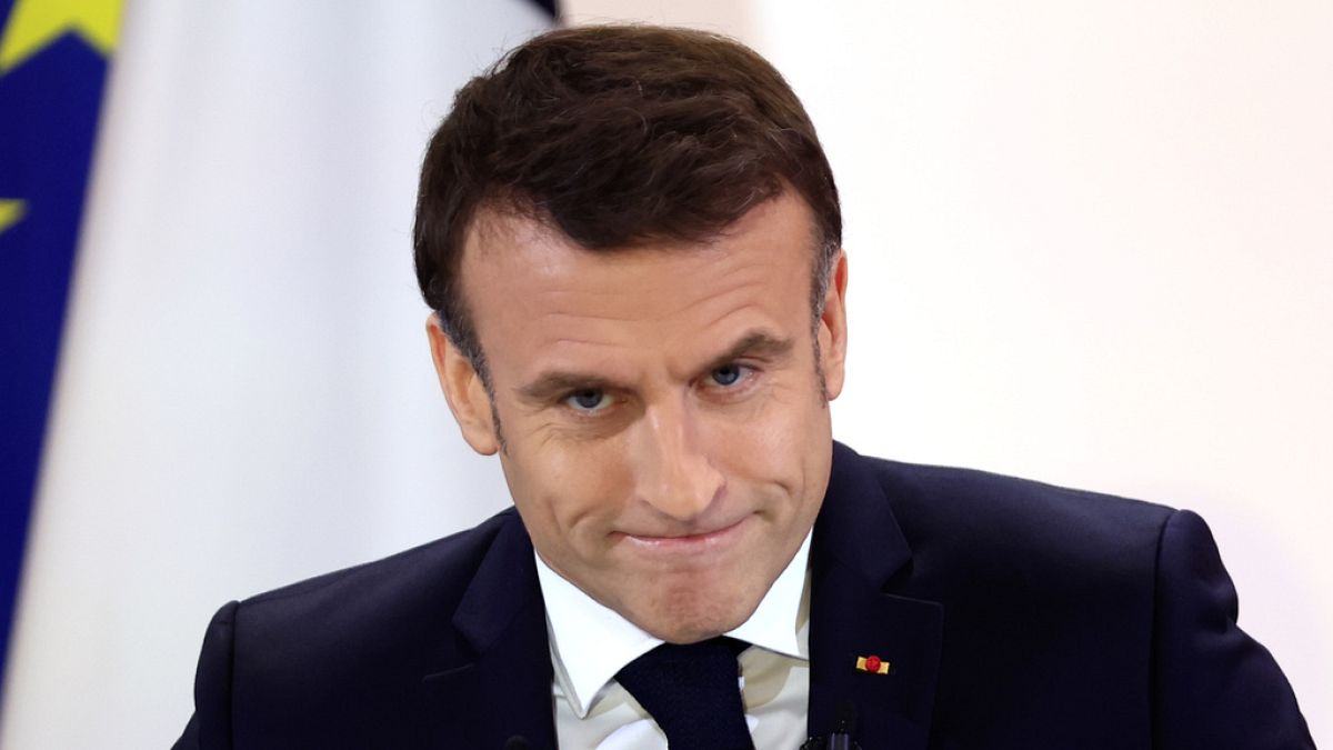 O Presidente francês Emmanuel Macron, terça-feira, 16 de janeiro de 2024, no Palácio do Eliseu, em Paris.