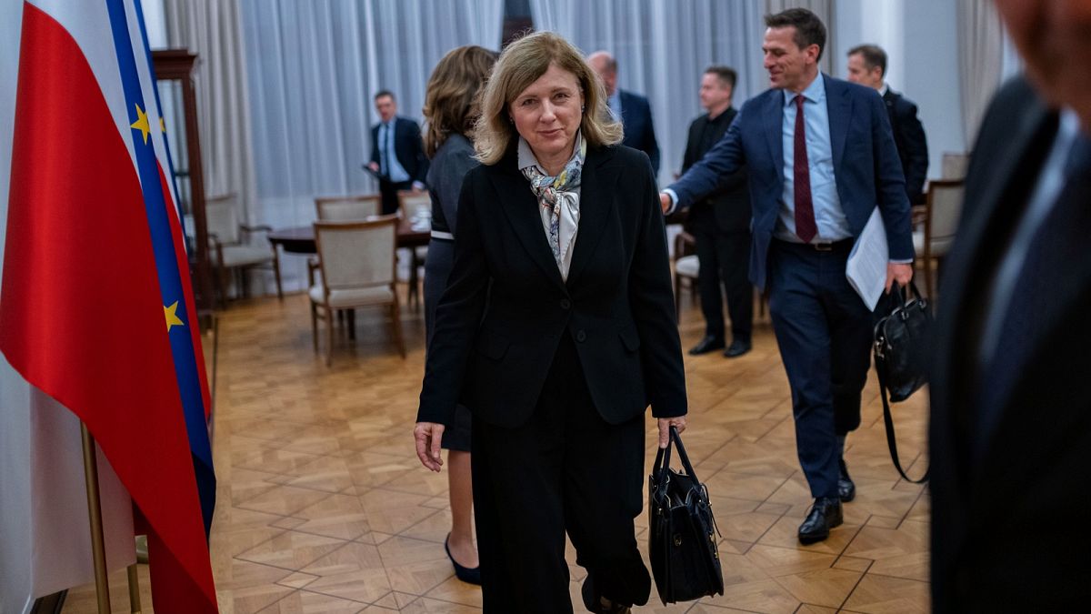 A Vice-Presidente Věra Jourová afirmou que a Comissão Europeia "terá de agir" se a crise política na Polónia conduzir a violações do direito comunitário.