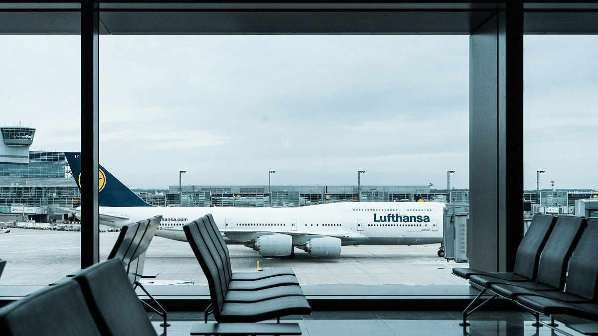 Na niemieckich lotniskach występują opóźnienia i odwołania lotów z powodu ujemnych temperatur