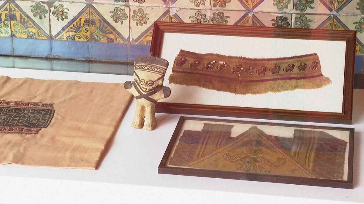 Escultura und Textilien der Chancay-Kultur 1000 a.C.